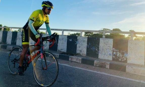 Bharat Pannu riding on the highway during a record attempt